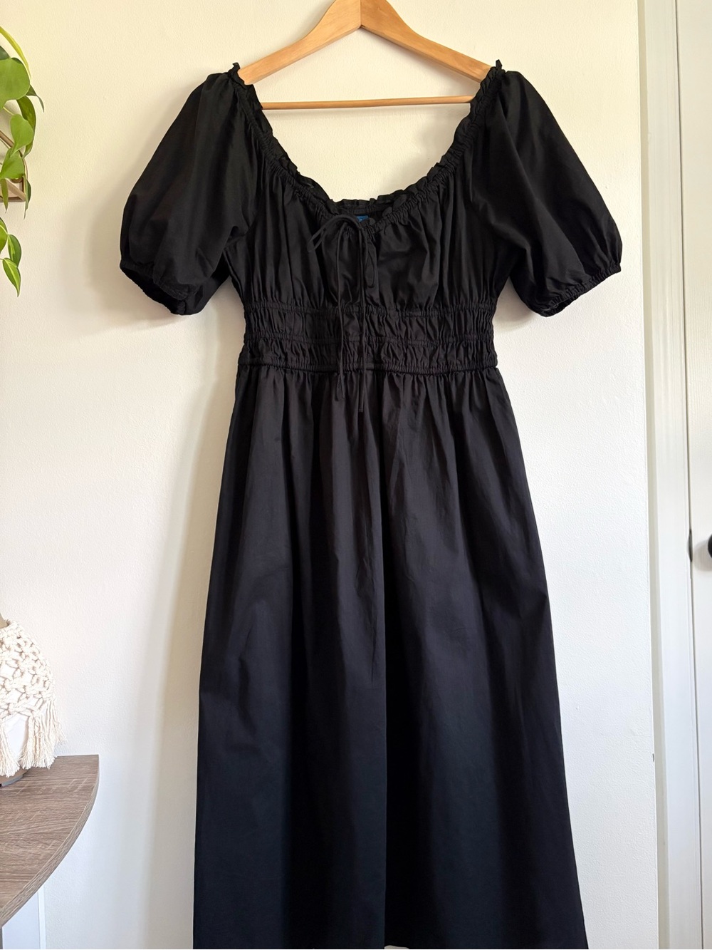 Old Navy Fit & Flare Puff-Sleeve Midi Dress in Black - Picture 3 of 8
